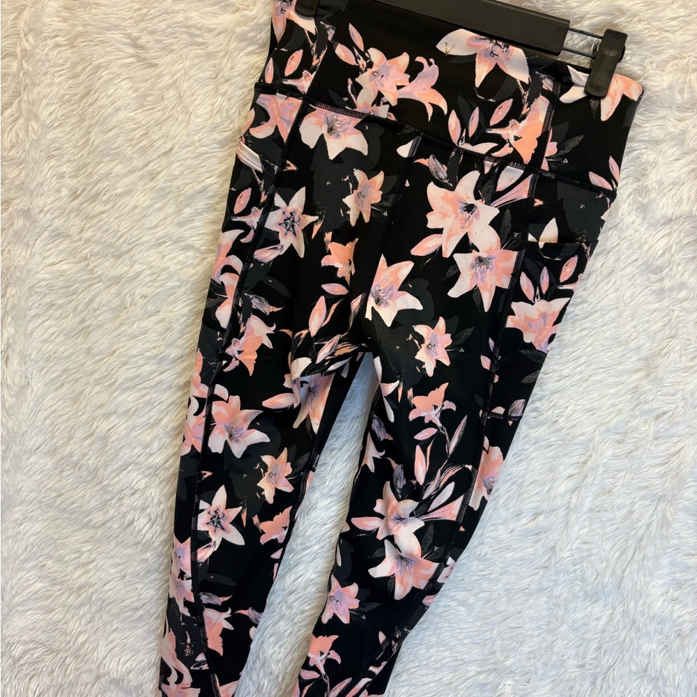 Victoria’s Secret Floral Athleisure Leggings | Yoga | | Lightweight | Medium - Picture 12 of 13